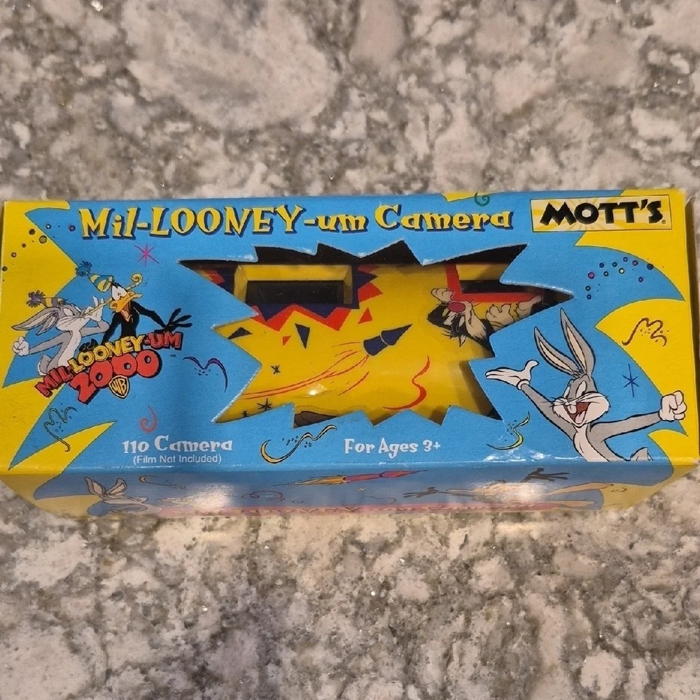 Looney Tunes Mil-LOONEY-um Camera millinium Y2K 2000 Limited Edition